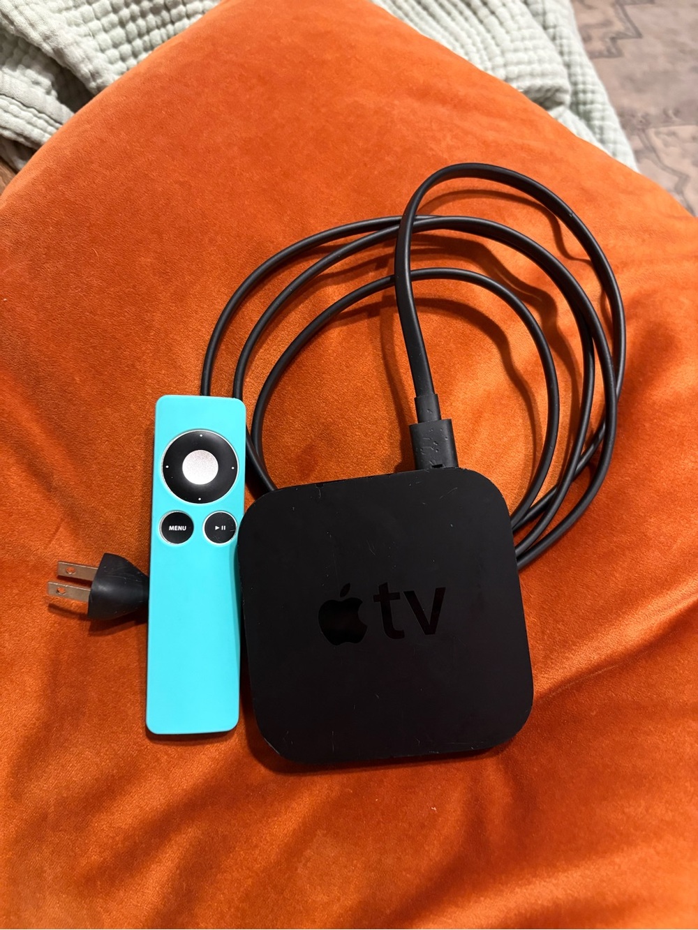 Apple TV with Remote (3rd Generation)
